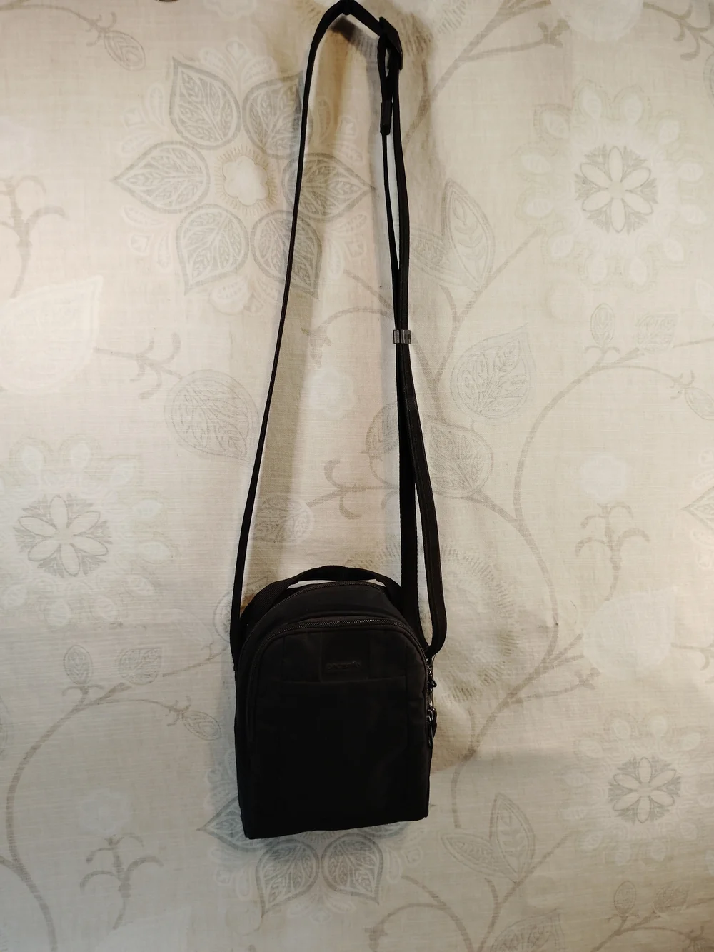 Pacsafe Black Compact Crossbody/ Messenger Bag